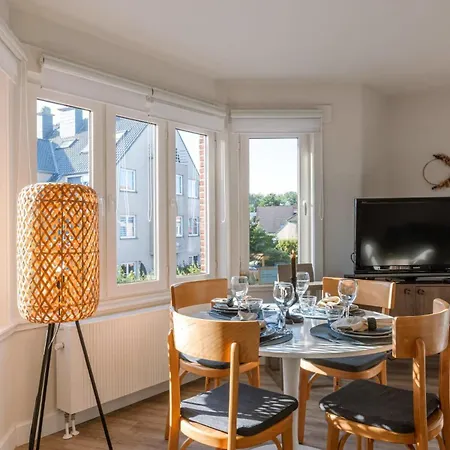 Huswell - Sunny Bright In The Center Of De Haan